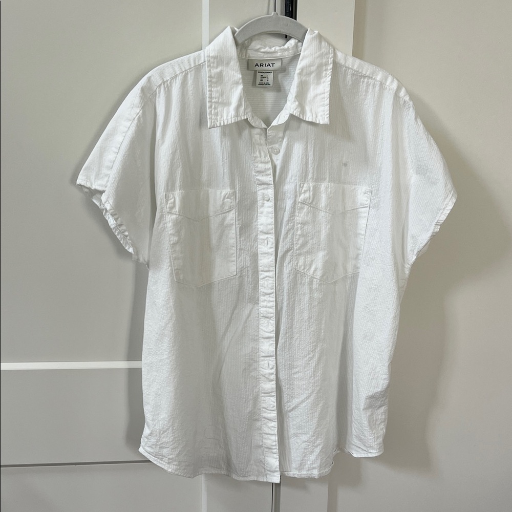 Ariat White Short-Sleeve Button Front Shirt with Chest Pockets
